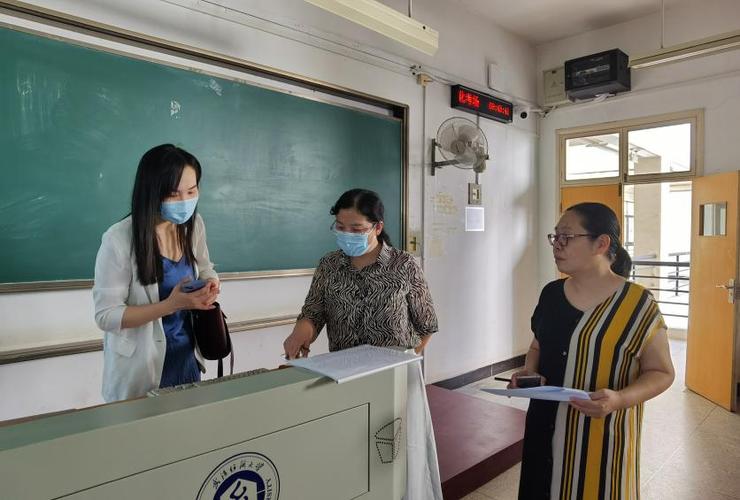 传媒学院领导深入课堂聆听"线下第一课"