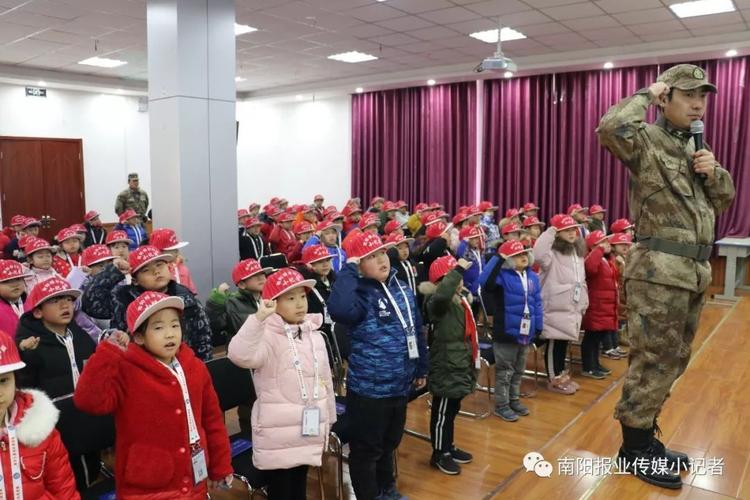 小记者扬帆起航融入社会大课堂